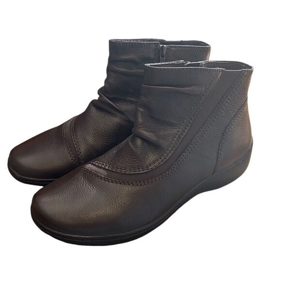 Clarks Women's Brown Leather Ruched Ankle Boots Side Zip Comfort Wedge - Picture 7 of 9